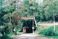 Vorschaubild: Camping Langenwald in Freudenstadt Mitten im Wald zweigt die Einfahrt zum Campingplatz von der Straße ab