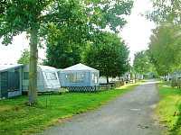 Vorschaubild: Riedsee-Camping in Donaueschingen Man erkennt den Dauercamperbereich an den unvermeidlichen Umzäunungen.