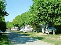 Vorschaubild: Camping Sporting Center in Montegrotto Terme Stellplätze auf der linken Seite, schön gelegen