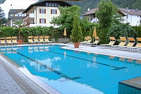 Vorschaubild: Löwenhof in Vahrn bei Brixen Platz- und hoteleigenes Schwimmbad