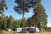 Vorschaubild: Sollerö Familjecamping in Sollerön / Siljan Stellplätze links neben der Einfahrt